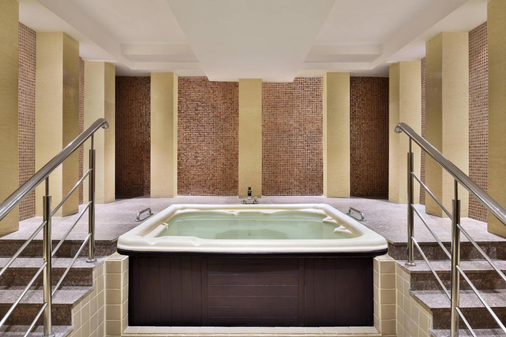 Jaipur Marriott Hotel Exterior foto A whirlpool bath